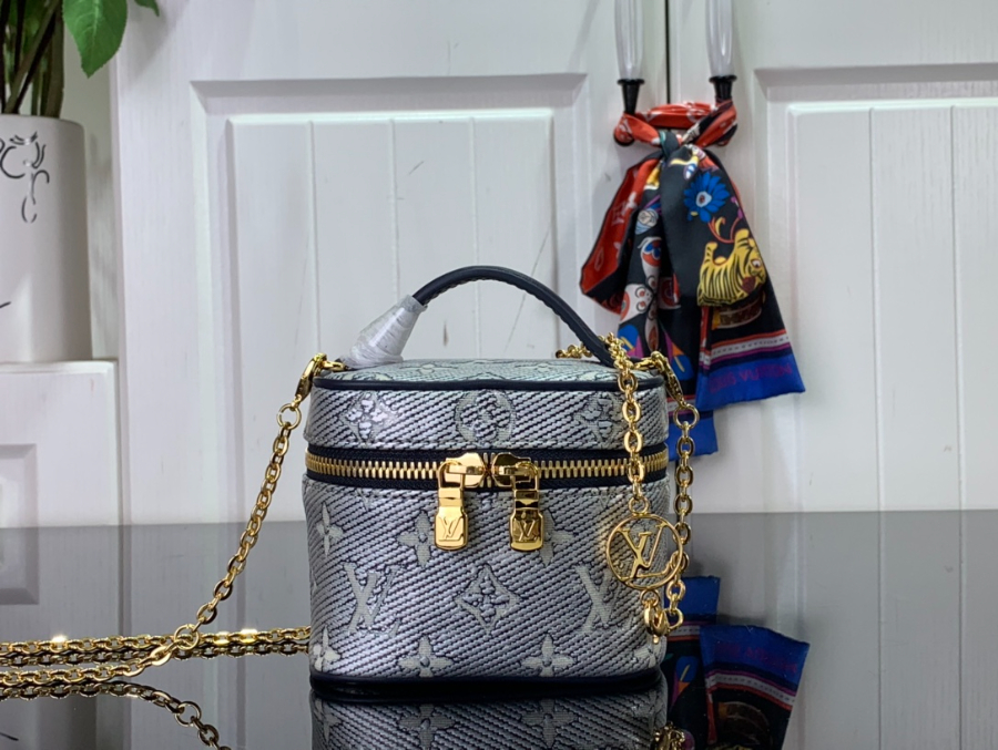 루이비통 마이크로 베니티 M82467 11108cm1.jpg