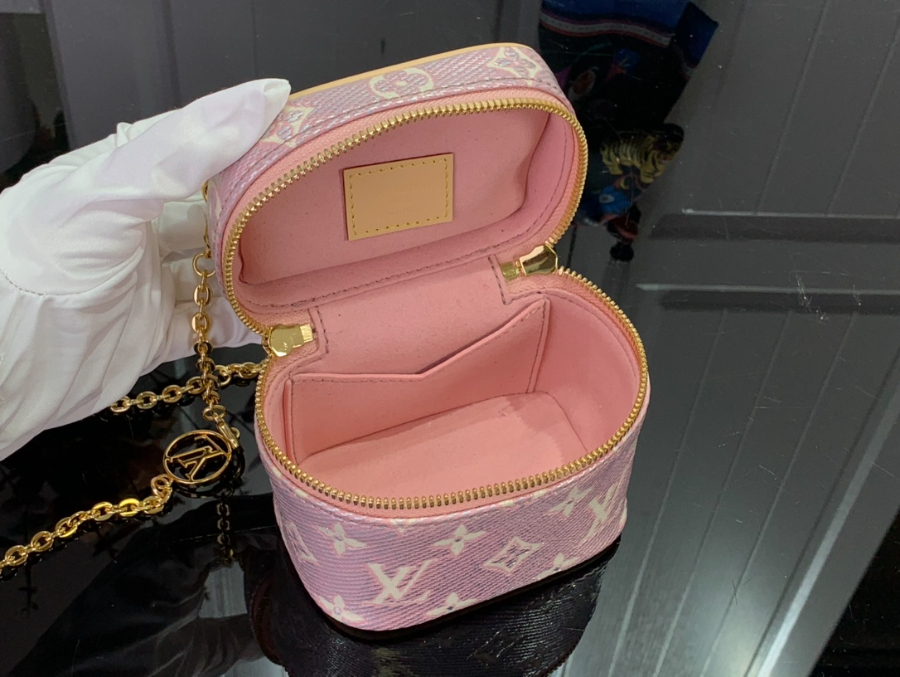 루이비통 마이크로 베니티 M82527 11108cm5.jpg