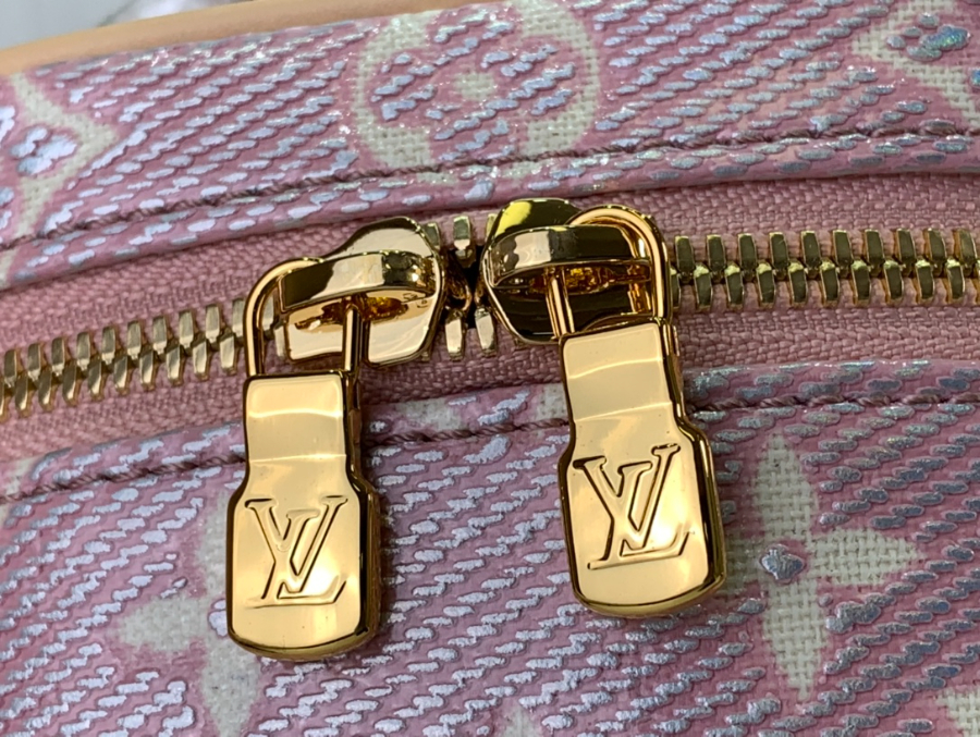 루이비통 마이크로 베니티 M82527 11108cm6.jpg
