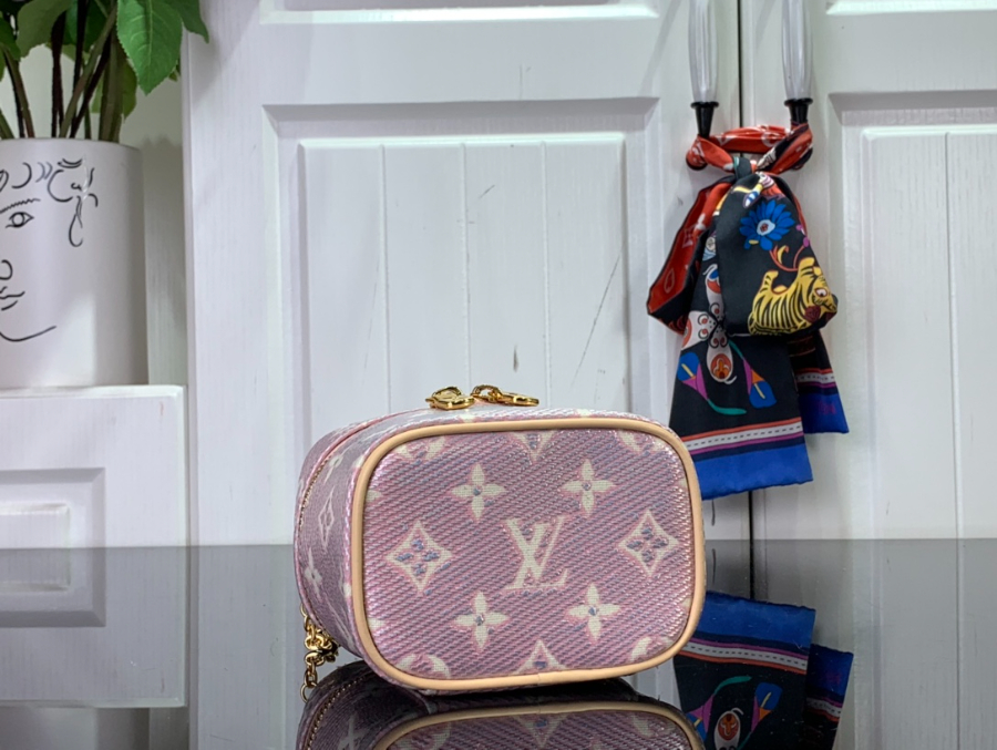 루이비통 마이크로 베니티 M82527 11108cm4.jpg