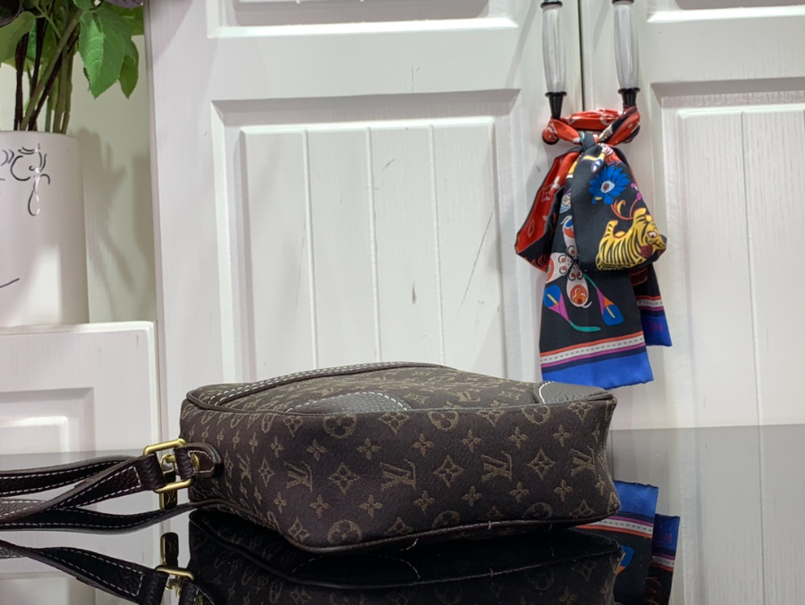 루이비통 모노그램 다뉴브 숄더백 M45266 15215cm 2컬러03.jpg
