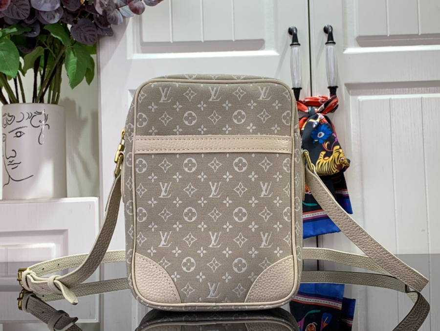 루이비통 모노그램 다뉴브 숄더백 M45266 15215cm 2컬러08.jpg