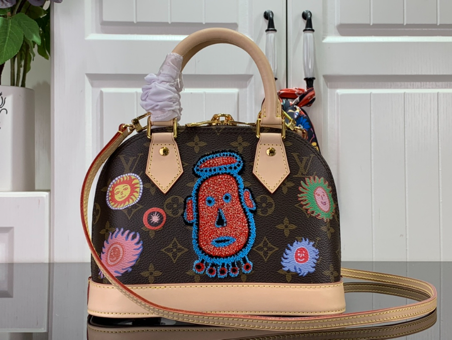 루이비통 x 야요이 쿠사마 알마 BB 모노그램 M46428 23.517.511.5cm1.jpg