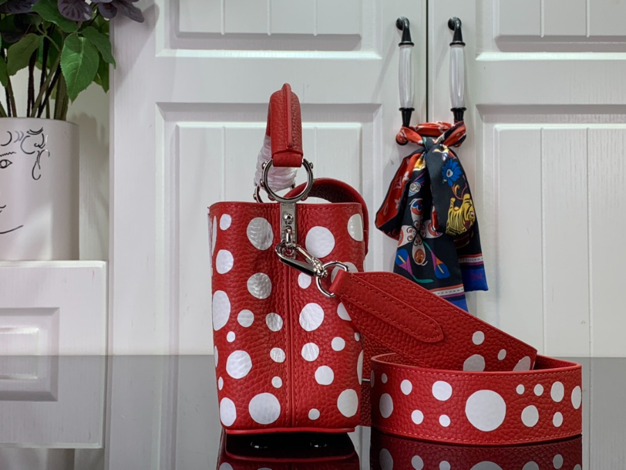 루이비통 x 야요이 쿠사마 카퓌신 레드 화이트 M21691 1사이즈3.jpg