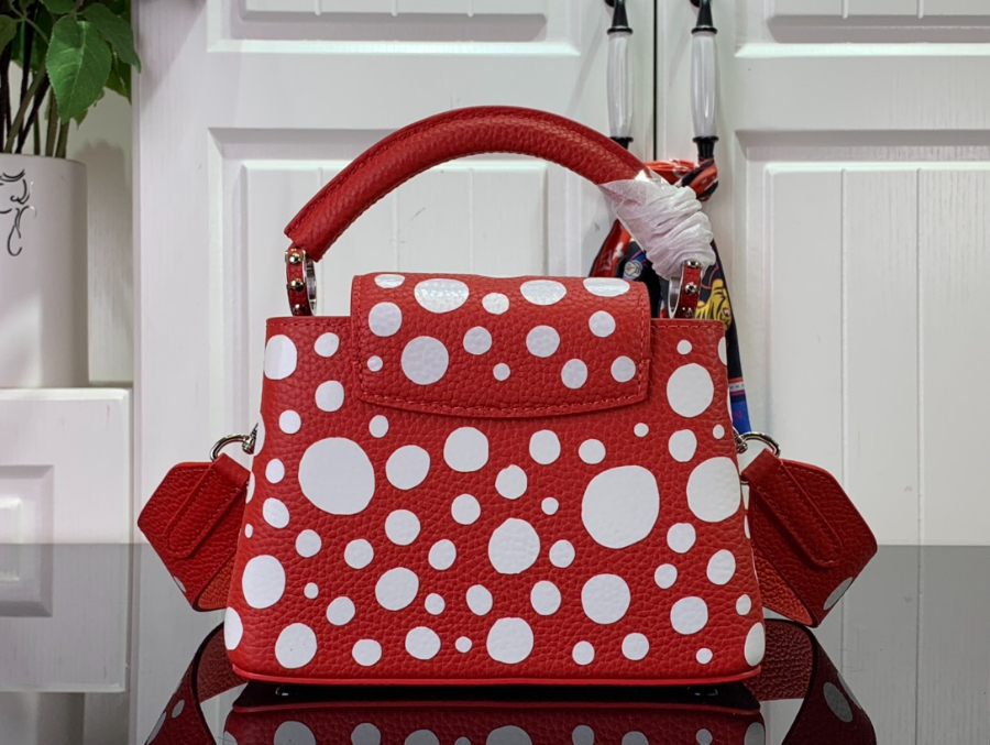 루이비통 x 야요이 쿠사마 카퓌신 레드 화이트 M21691 1사이즈2.jpg