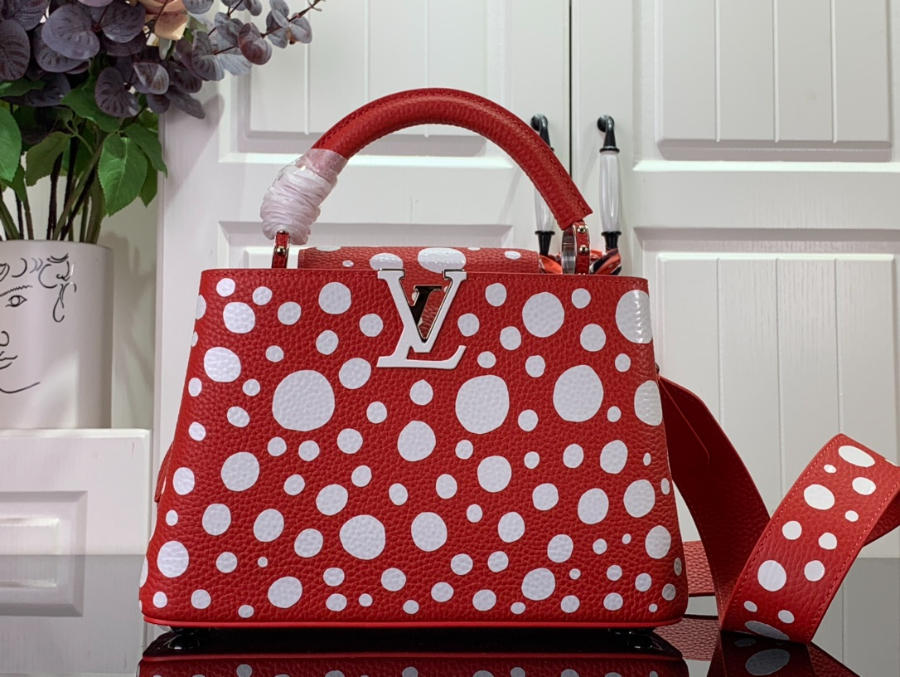 루이비통 x 야요이 쿠사마 카퓌신 레드 화이트 M21691 2사이즈1.jpg
