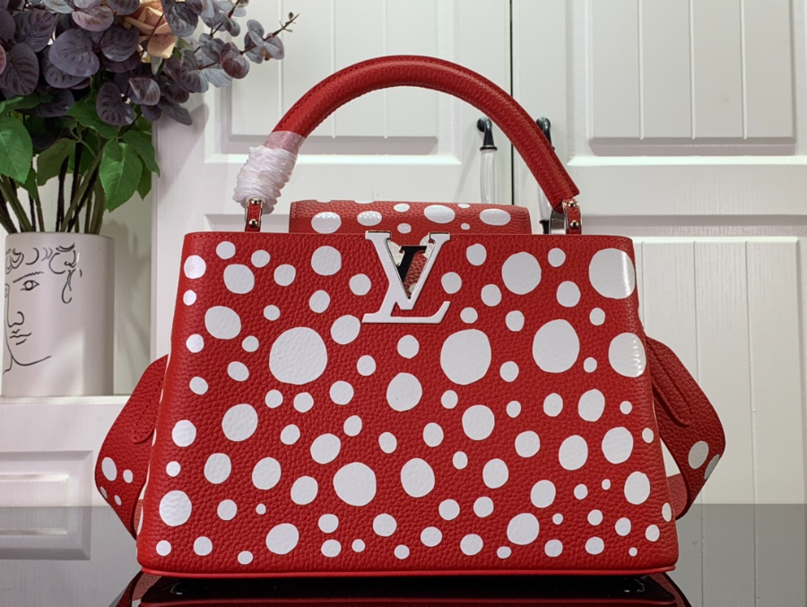 루이비통 x 야요이 쿠사마 카퓌신 레드 화이트 M21691 3사이즈1.jpg