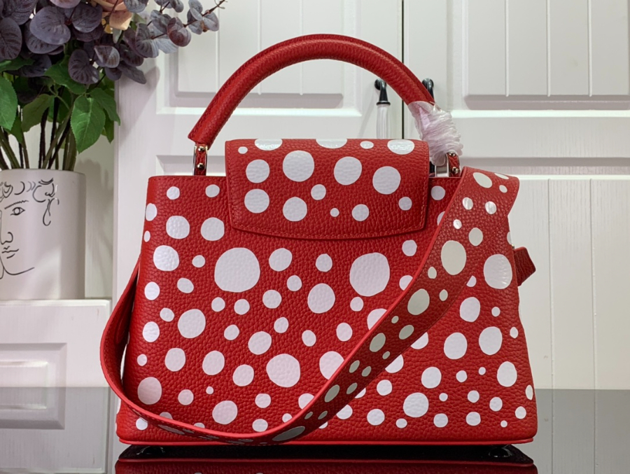 루이비통 x 야요이 쿠사마 카퓌신 레드 화이트 M21691 3사이즈2.jpg