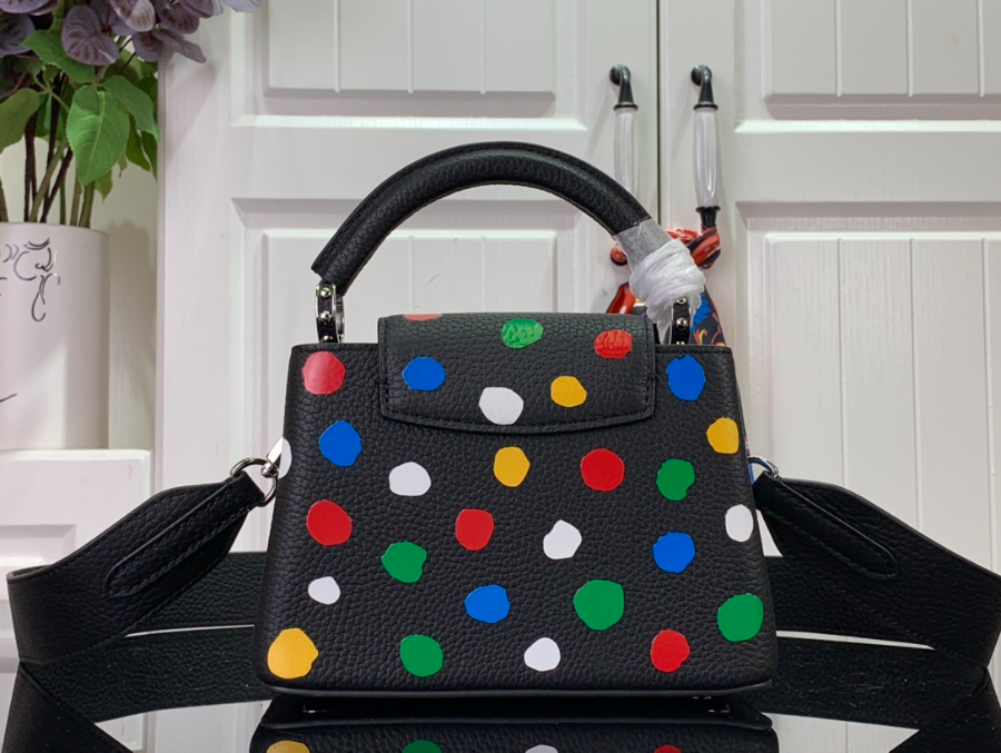 루이비통 x 야요이 쿠사마 카퓌신 블랙 M21663 1사이즈2.jpg