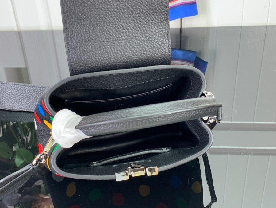 루이비통 x 야요이 쿠사마 카퓌신 블랙 M21663 1사이즈5.jpg