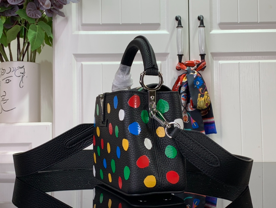 루이비통 x 야요이 쿠사마 카퓌신 블랙 M21663 1사이즈3.jpg