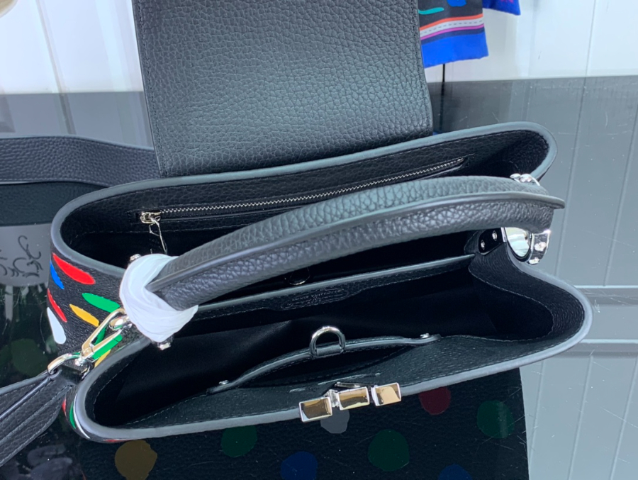 루이비통 x 야요이 쿠사마 카퓌신 블랙 M21663 2사이즈5.jpg