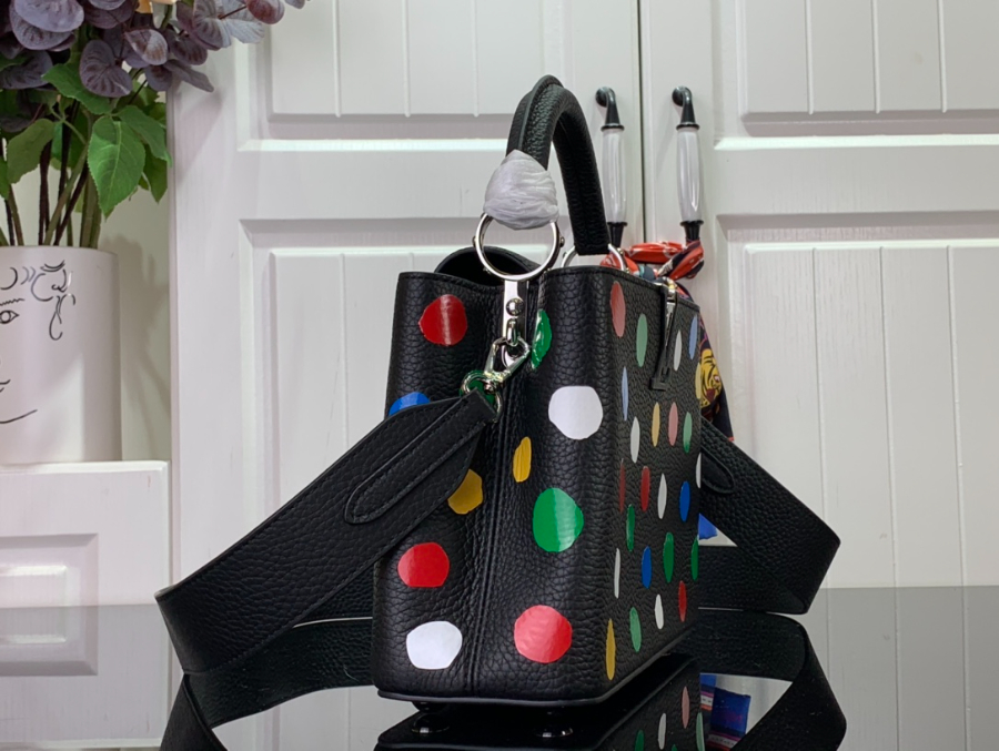 루이비통 x 야요이 쿠사마 카퓌신 블랙 M21663 2사이즈3.jpg