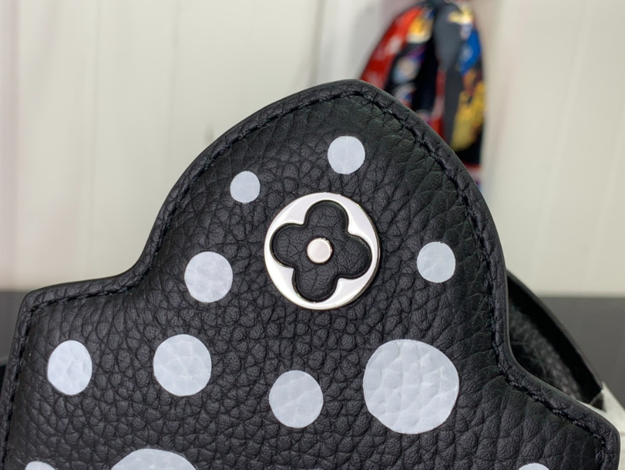 루이비통 x 야요이 쿠사마 카퓌신 블랙 화이트 M21691 1사이즈8.jpg