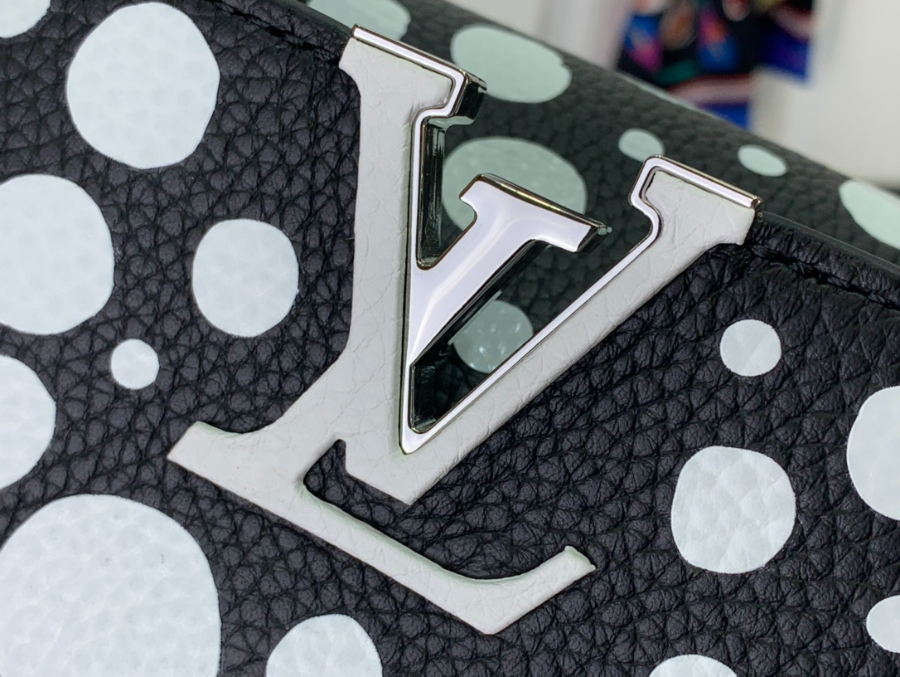 루이비통 x 야요이 쿠사마 카퓌신 블랙 화이트 M21691 1사이즈7.jpg