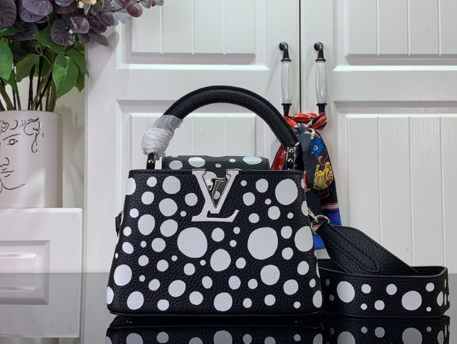 루이비통 x 야요이 쿠사마 카퓌신 블랙 화이트 M21691 1사이즈1.jpg