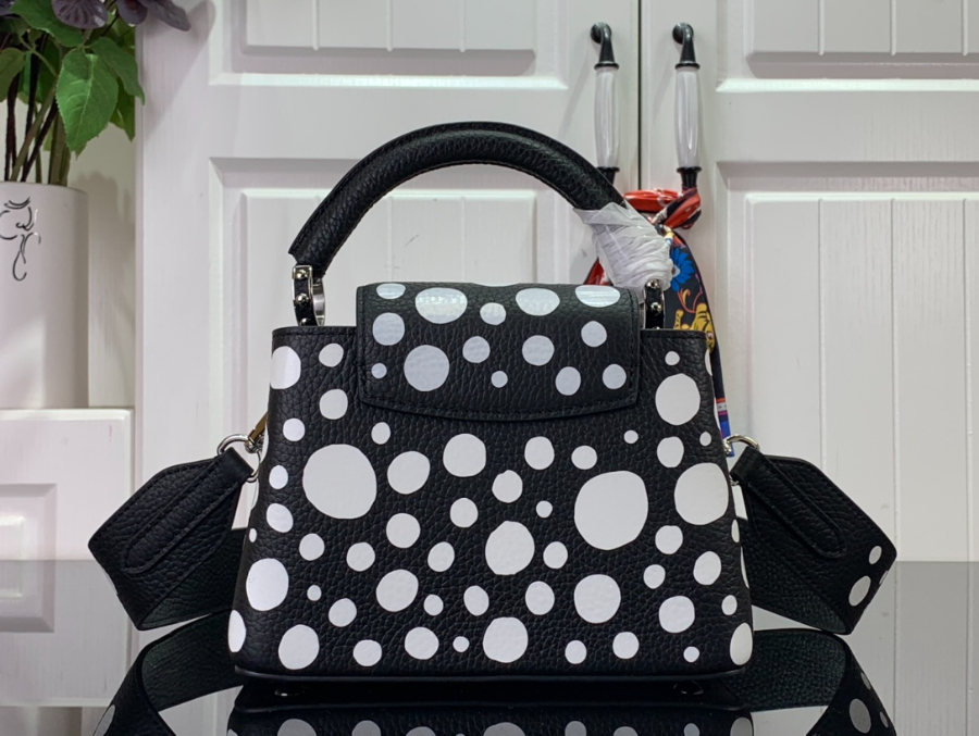 루이비통 x 야요이 쿠사마 카퓌신 블랙 화이트 M21691 1사이즈2.jpg