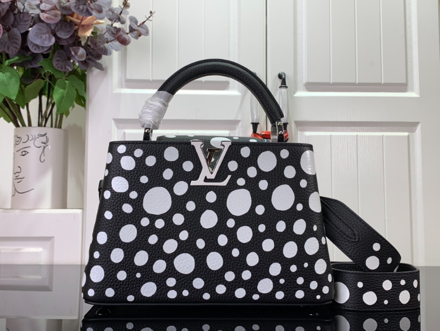 루이비통 x 야요이 쿠사마 카퓌신 블랙 화이트 M21691 2사이즈1.jpg