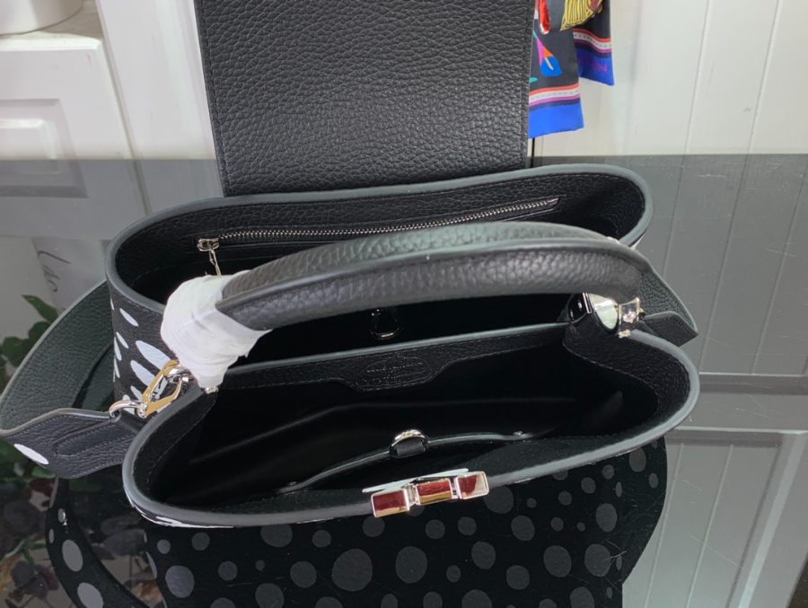 루이비통 x 야요이 쿠사마 카퓌신 블랙 화이트 M21691 2사이즈4.jpg