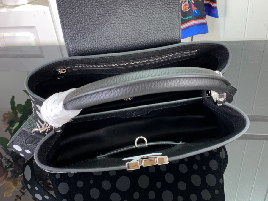 루이비통 x 야요이 쿠사마 카퓌신 블랙 화이트 M21691 3사이즈5.jpg