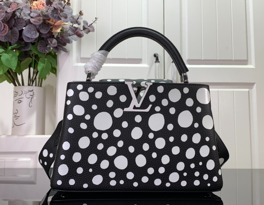 루이비통 x 야요이 쿠사마 카퓌신 블랙 화이트 M21691 3사이즈1.jpg