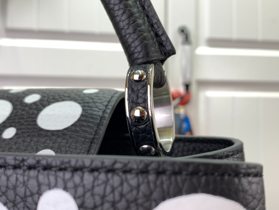 루이비통 x 야요이 쿠사마 카퓌신 블랙 화이트 M21691 3사이즈7.jpg