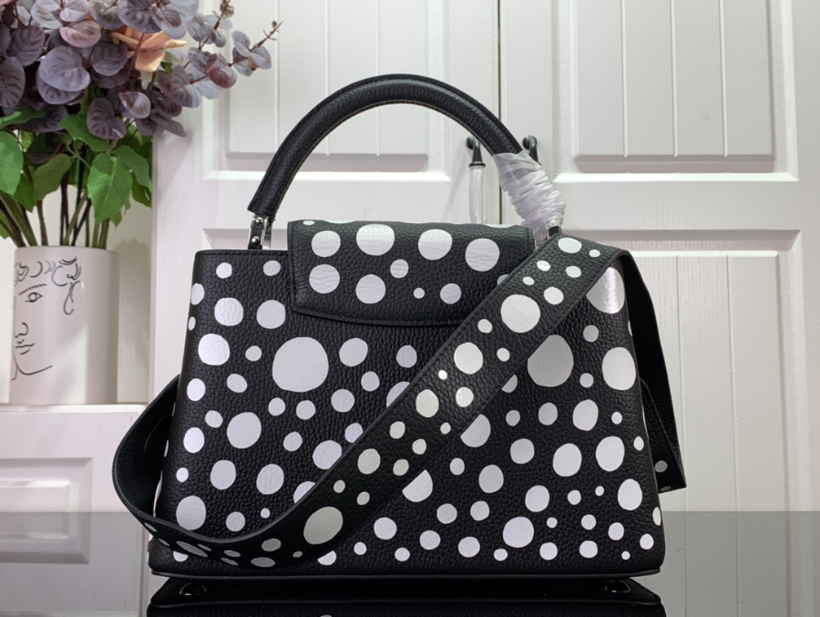 루이비통 x 야요이 쿠사마 카퓌신 블랙 화이트 M21691 3사이즈2.jpg