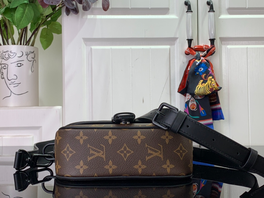 루이비통 몽수리 메신저 M47060 20177cm4.jpg