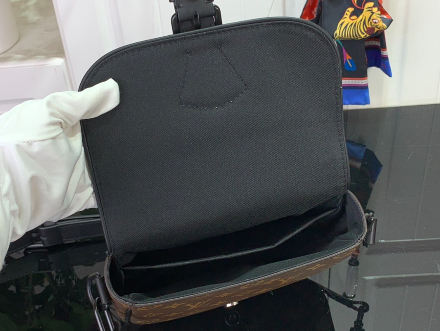 루이비통 몽수리 메신저 M47060 20177cm5.jpg