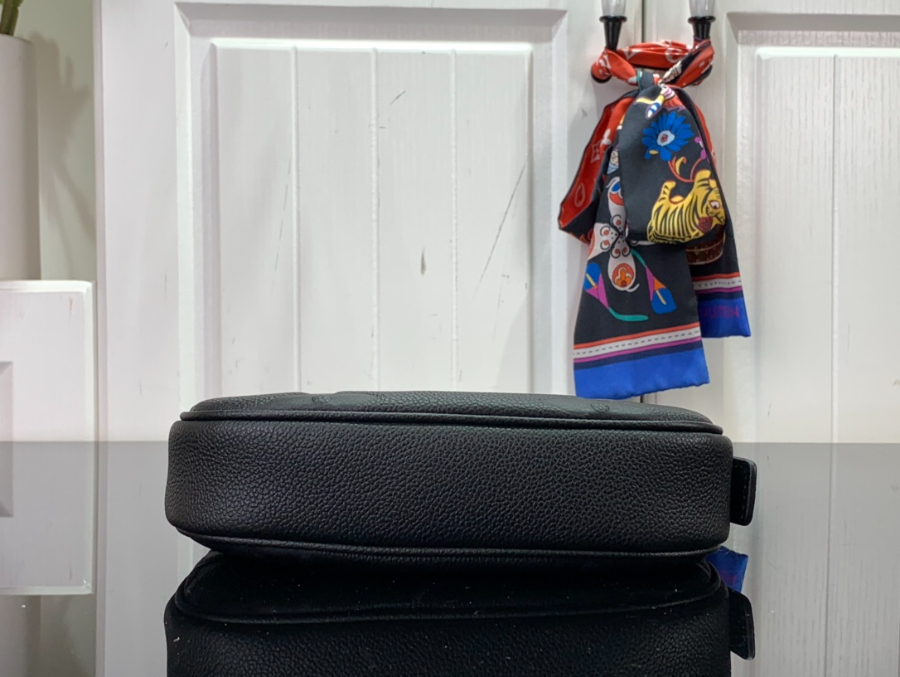 루이비통 미니 문 숄더백 블랙 M82391 20.511.5cm4.jpg