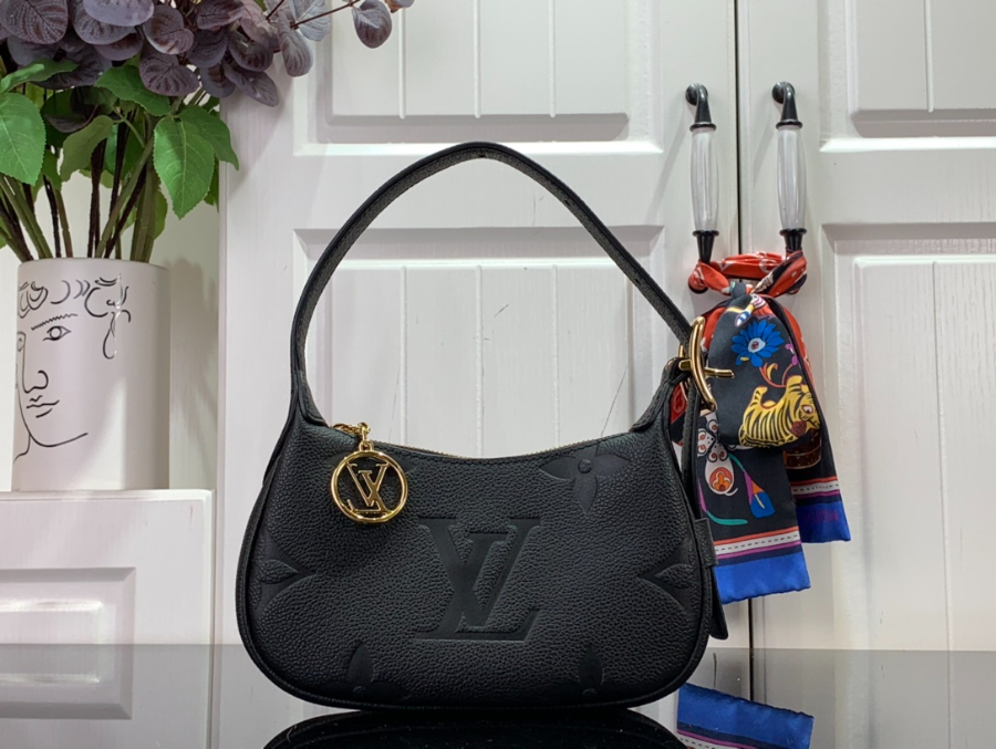 루이비통 미니 문 숄더백 블랙 M82391 20.511.5cm1.jpg