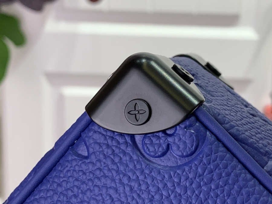 루이비통 미니 소프트 트렁크 블루 M82558 18.5138cm7.jpg