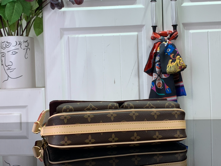 루이비통 바이브 25158cm M469993.jpg