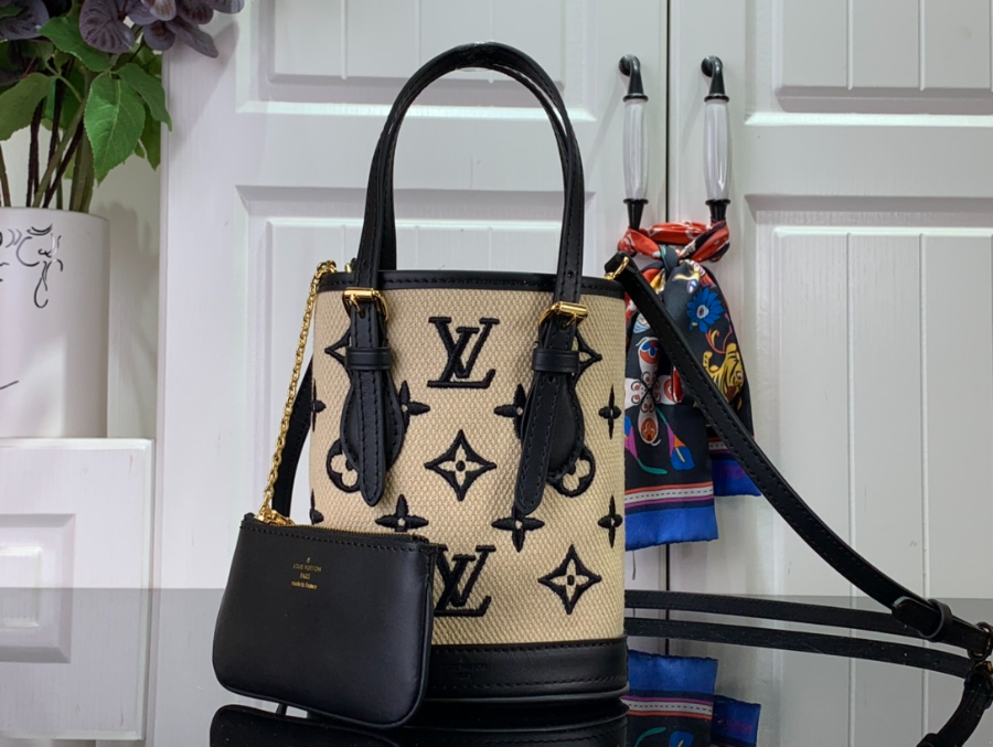 루이비통 나노 버킷백 모노그램 블랙 M82418 13179cm2.jpg