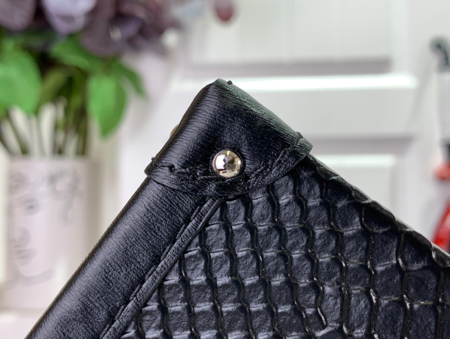 루이비통 뱀가죽 쁘띠뜨 말 N40273 2012.55cm 블랙8.jpg
