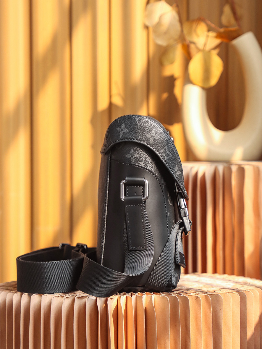 루이비통 보야제 메신저 pm모노그램 이클립스 M40511_33x22.5x11cm09.jpg