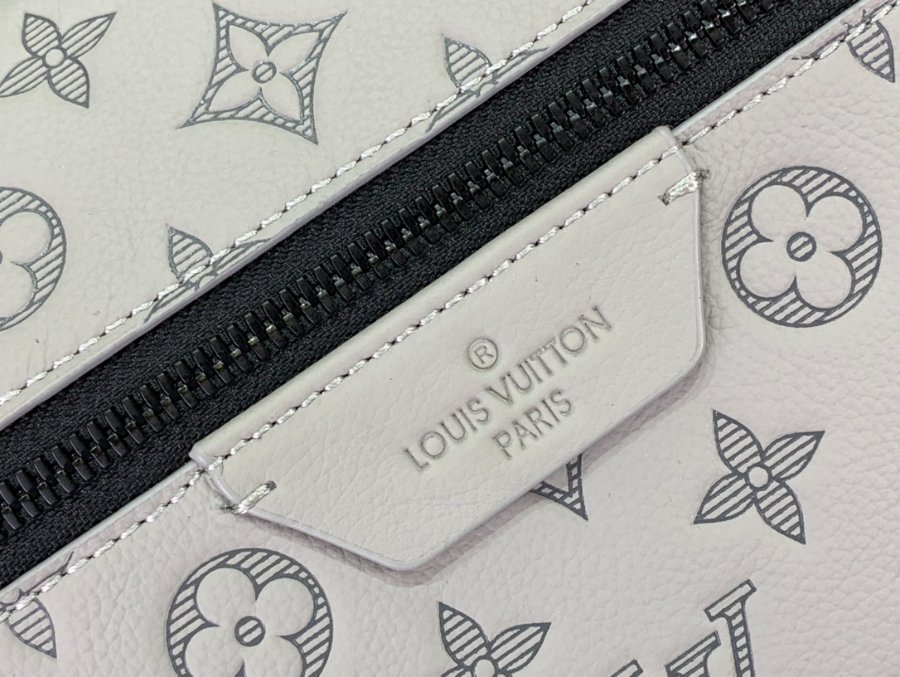 루이비통 디스커버리 백팩 모노그램 쉐도우 앙트라시트 그레이 M46557 293820cm8.jpg