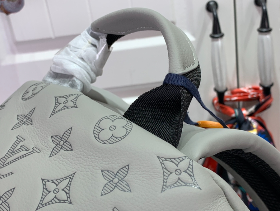 루이비통 디스커버리 백팩 모노그램 쉐도우 앙트라시트 그레이 M46557 293820cm7.jpg