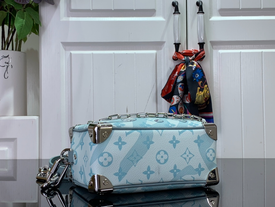 루이비통 미니 소프트 트렁크 M22588 18.5138cm 스카이 블루4.jpg