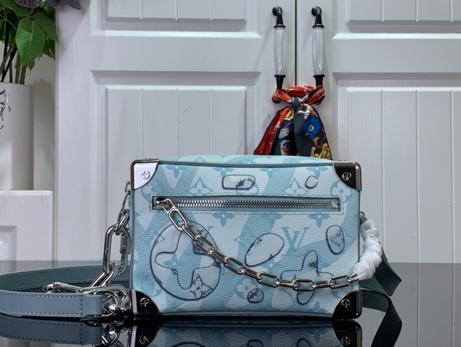 루이비통 미니 소프트 트렁크 M22588 18.5138cm 스카이 블루1.jpg