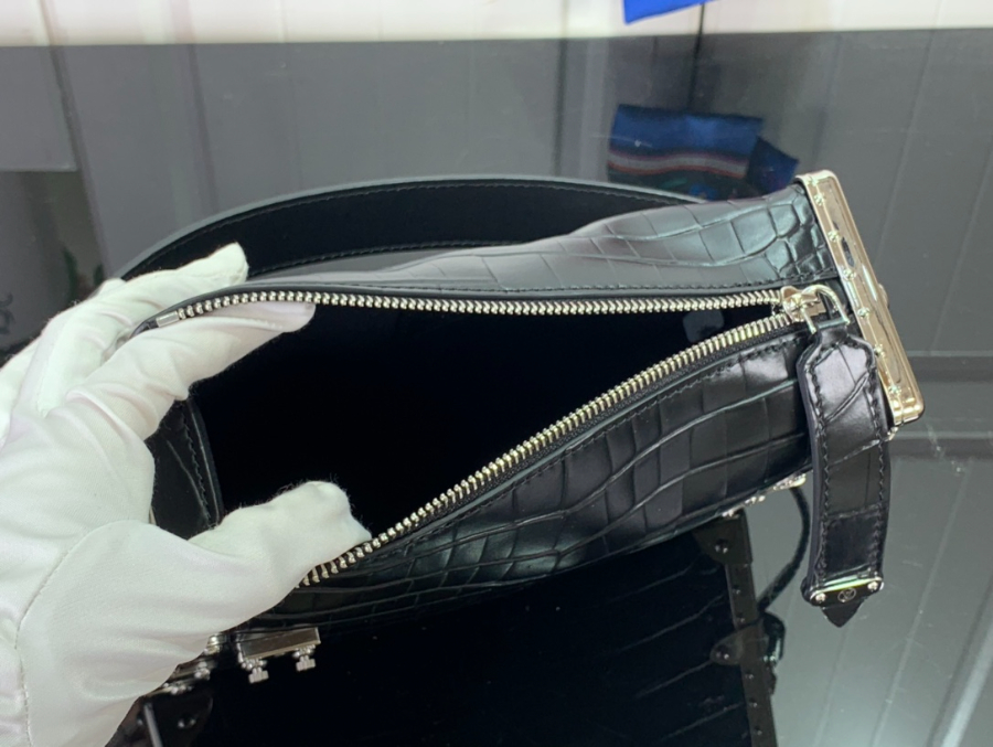 루이비통 사이드 트렁크 악어무늬 Petite Malle 숄더백 M46358 21146cm 2컬러13.jpg