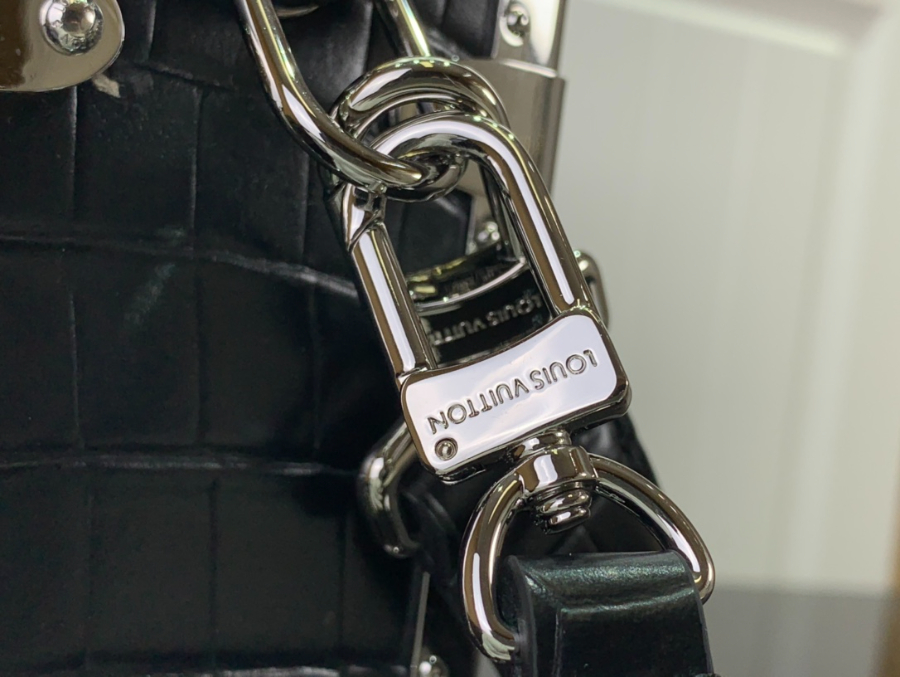 루이비통 사이드 트렁크 악어무늬 Petite Malle 숄더백 M46358 21146cm 2컬러16.jpg