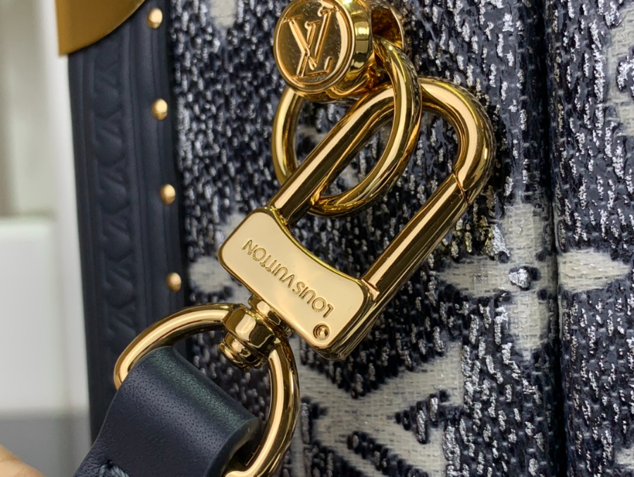 루이비통 쁘띠뜨 발리즈 22.517.511cm M102016.jpg