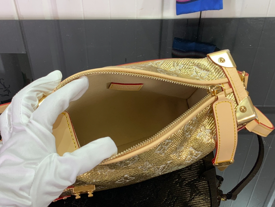 루이비통 사이드 트렁크 백 골드 M22944 21146cm5.jpg