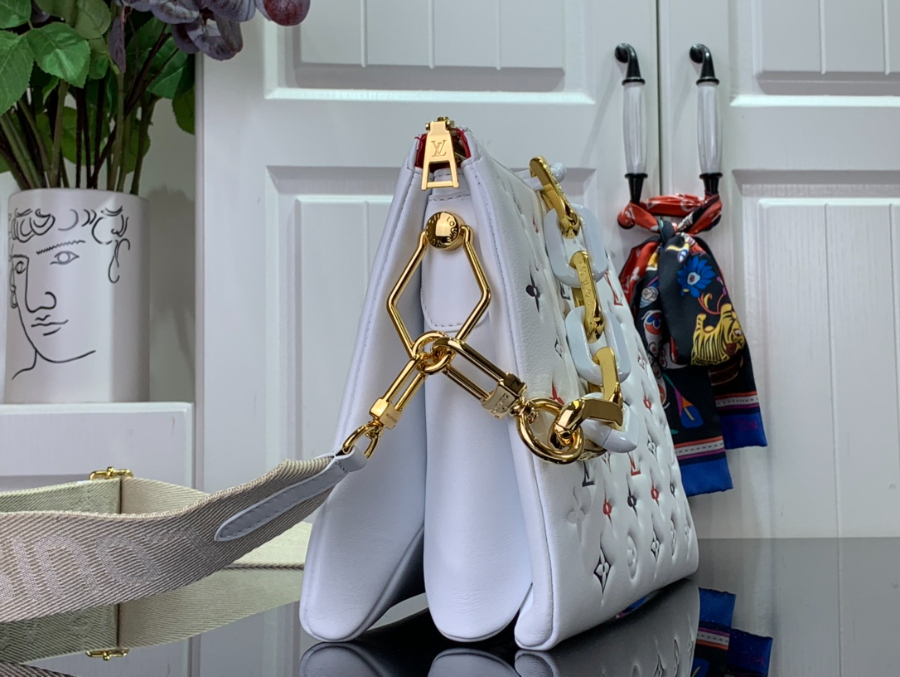 루이비통 삭 쿠신 숄더백 M23466 262012cm3.jpg