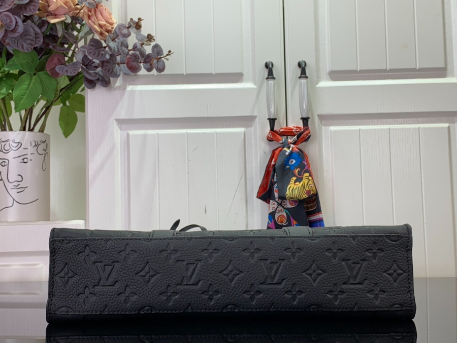 루이비통 삭 플라 NV 블랙 M21866 36.5389cm4.jpg