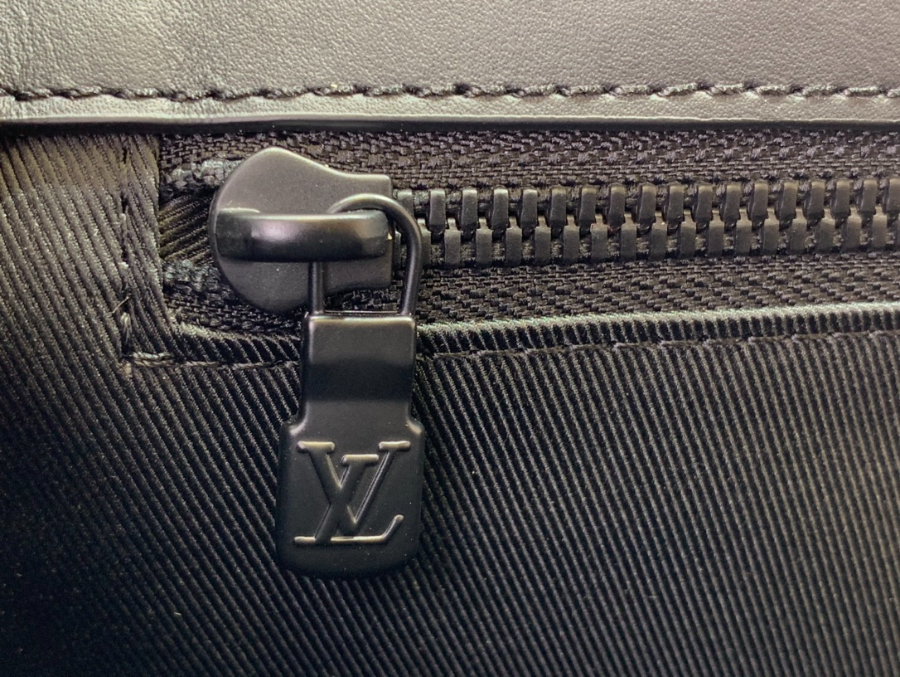 루이비통 삭 플라 NV 블랙 M21866 36.5389cm7.jpg