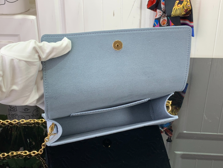루이비통 숄더백 월릿 온 체인 모노그램 2컬러 M83233 20.5103.5cm05.jpg