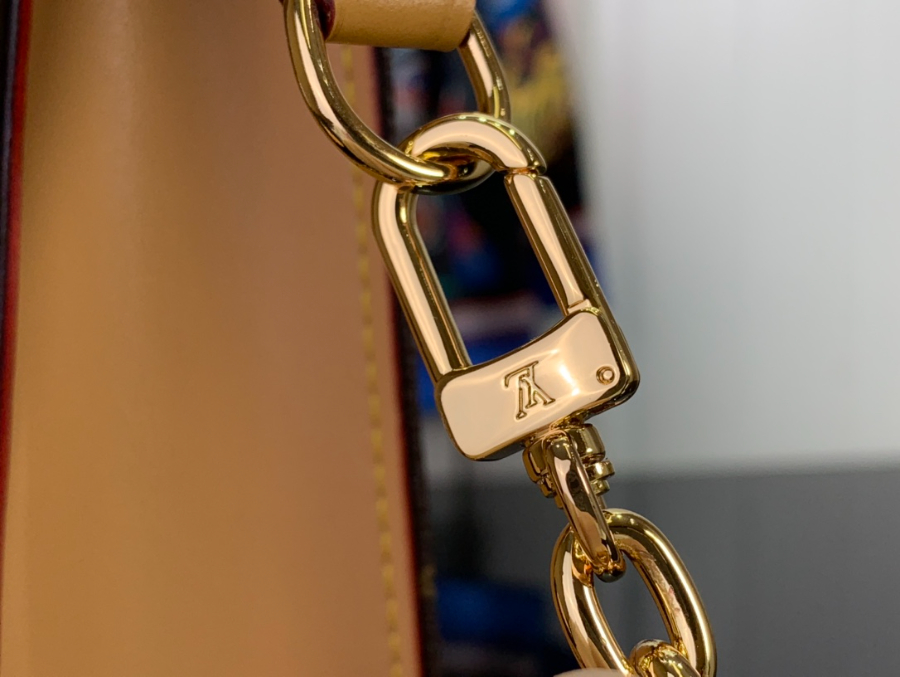 루이비통 토일레트리 파우치 온 체인 모노그램 27213cm8.jpg