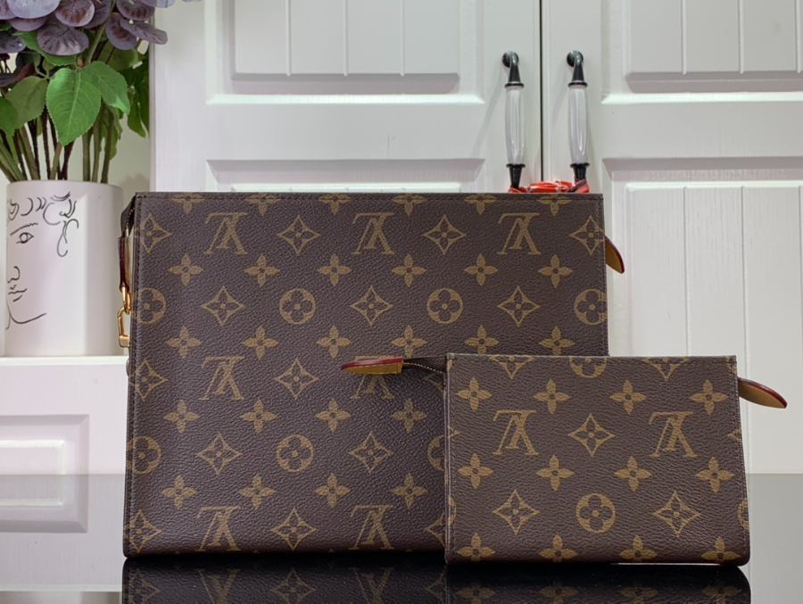 루이비통 토일레트리 파우치 온 체인 모노그램 27213cm2.jpg